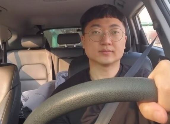 충주맨 김선태 공무원 사직 연봉 나이 직업 학력 와이프 자녀와 새로운 시작 프로필