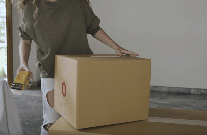 택배-박스포장-여자