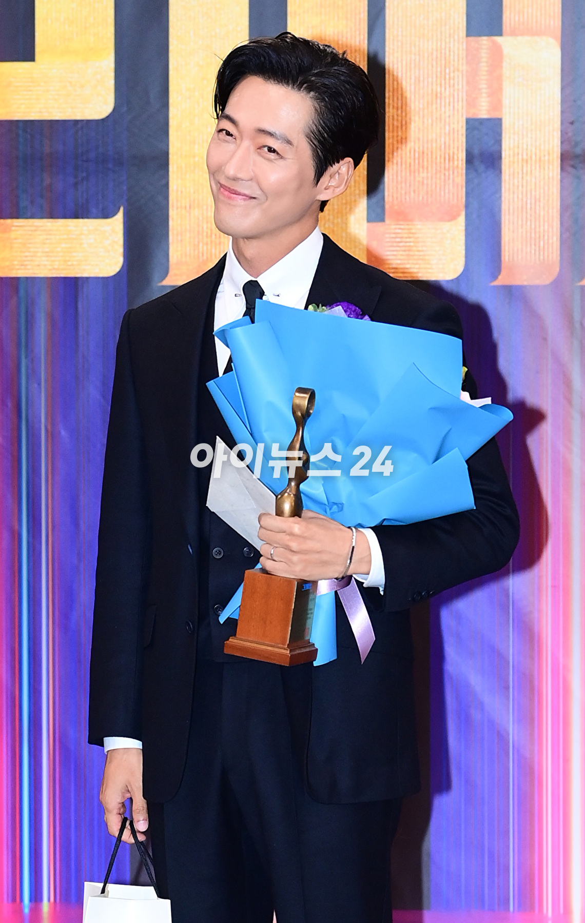 배우 남궁민이 22일 오후 서울 마포구 MBC 사옥에서 열린 &#39;2023 그리메상&#39; 시상식에서 남자 최우수 연기자상 수상자로 참석하고 있다. [사진=정소희 기자]