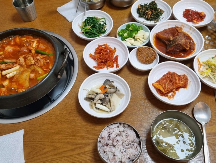 백반기행-광주밥상-육회비빔밥-동진식육식당