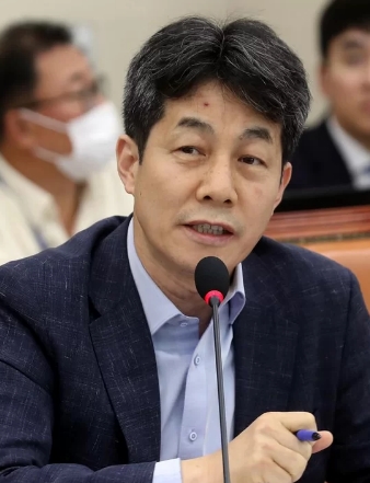 윤건영 국회의원 프로필 나이 고향 학력 재산 페이스북