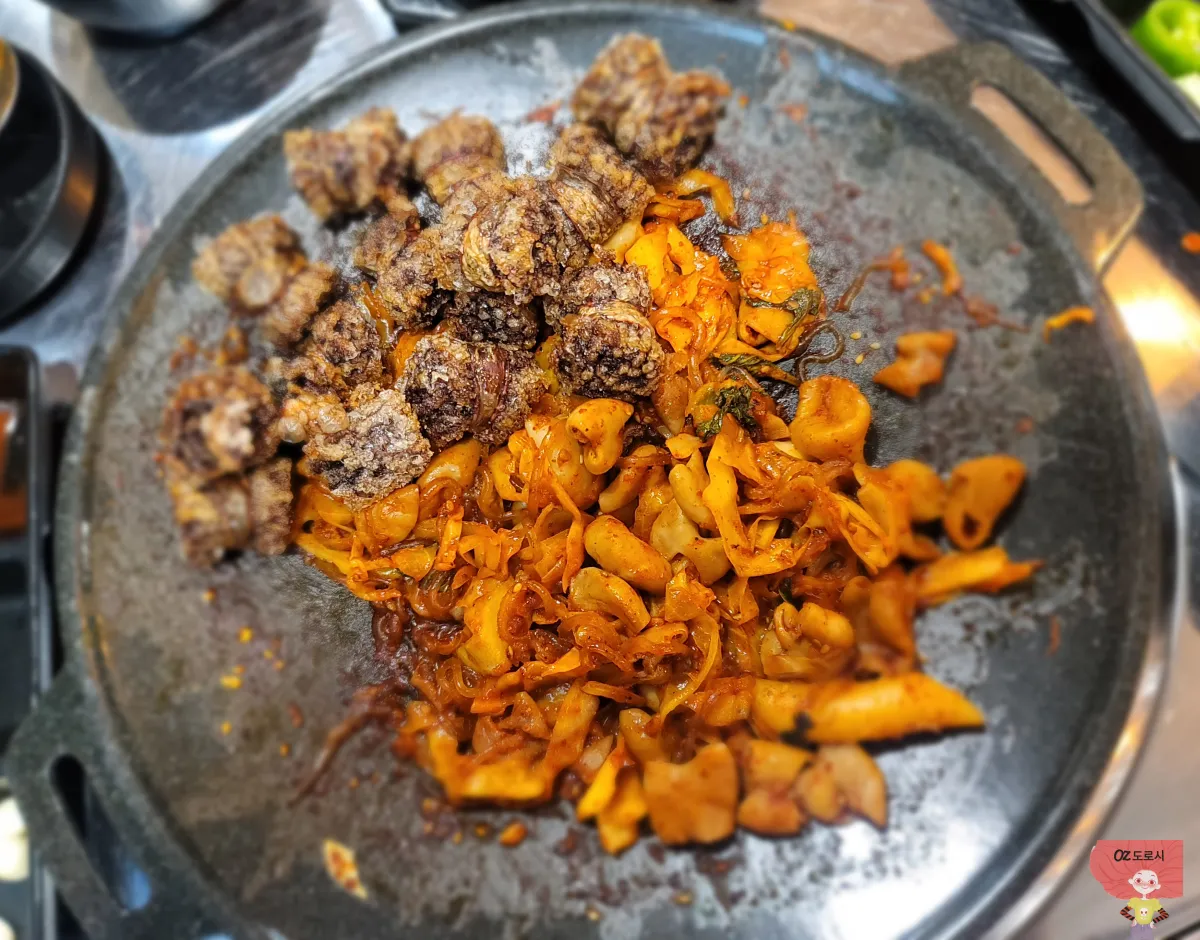 경기-구리시-곱창골목- 곱창맛집-곱슐랭-곱창-1인분과-바싹-튀긴-순대사리-추가