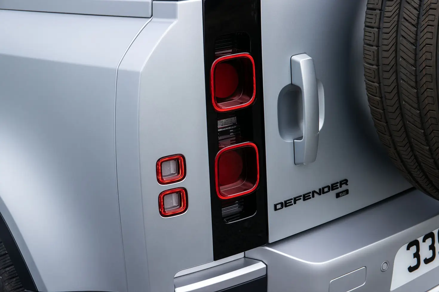 랜드로버 디펜더 90 이미지 후미등