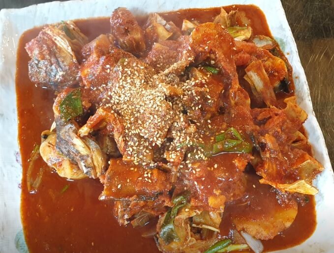 생생정보 두집살림 동해 한달 살기 바다 앞 숙소 근처 생선구이 나베 맛집 어향 동해시청 문화예술과 등대그집 기념품점 문화팩토리 덕장카페 무릉별유천지 