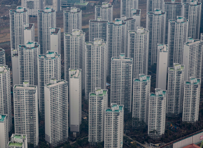 서울 송파구 롯데월드타워에서 바라본 잠실 일대 아파트의 모습.