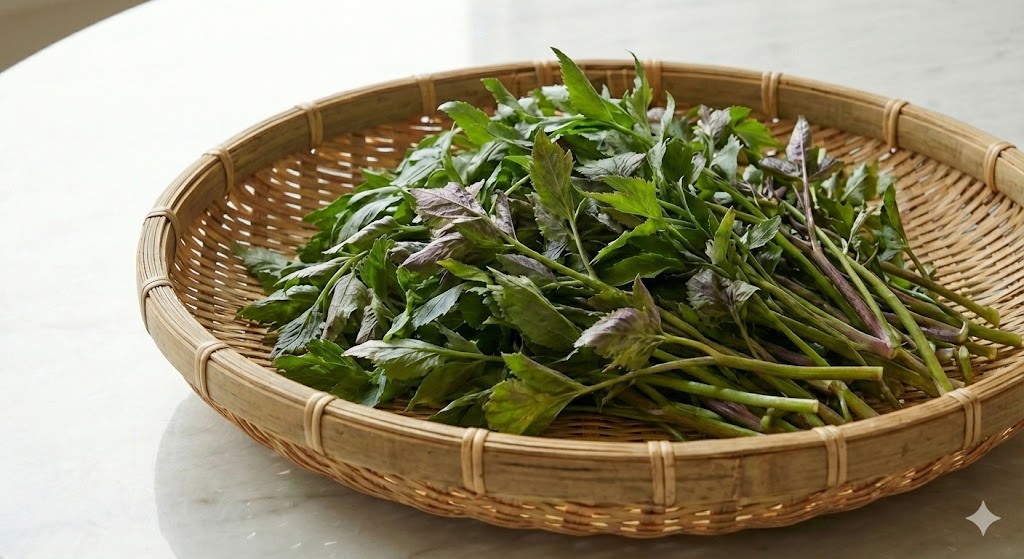 쿠마린과 유기산 성분이 풍부해 만성 염증을 다스리고, 면역력을 높이는데 좋은 방풍나물