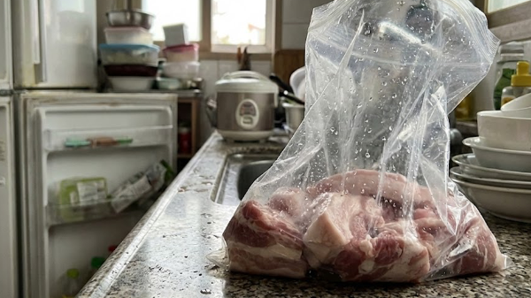 냉동되었다 해동된 고기 사진