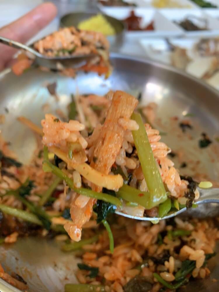 돌솥이 아닌 일반 그릇에 나오는 비빔밥