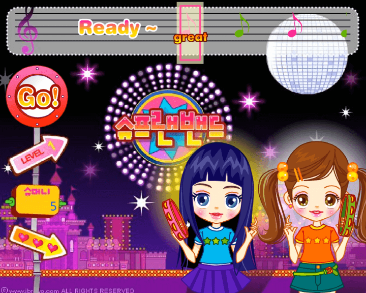 슈송-밴드-리듬-플래시게임-플레이-분홍색-음표에-맞춰-탬버린-연주에-성공한-화면