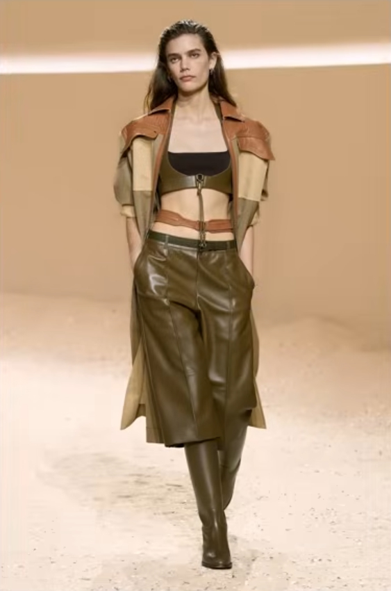 2026 패션 키워드-로우 웨이스트(Low-Waist)