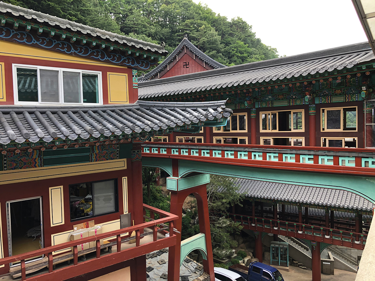삼보당에서 본 구름다리