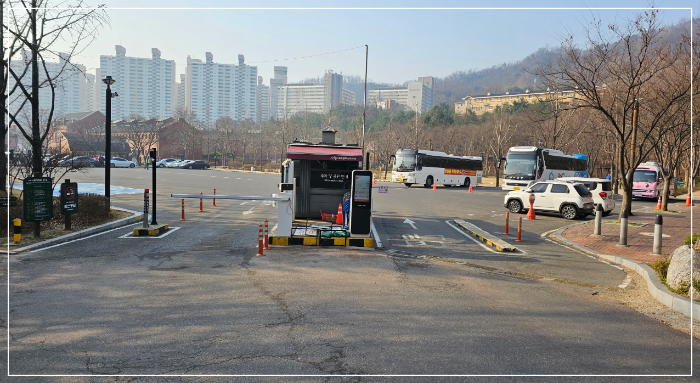 주차장 입구