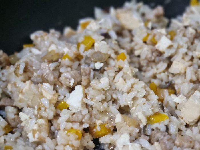 돼지고기 야채 볶음밥