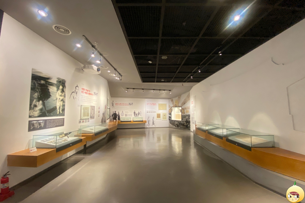 근현대사기념관 상설전시실 내부 전경