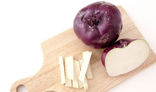 껍질을-까놓은-콜라비