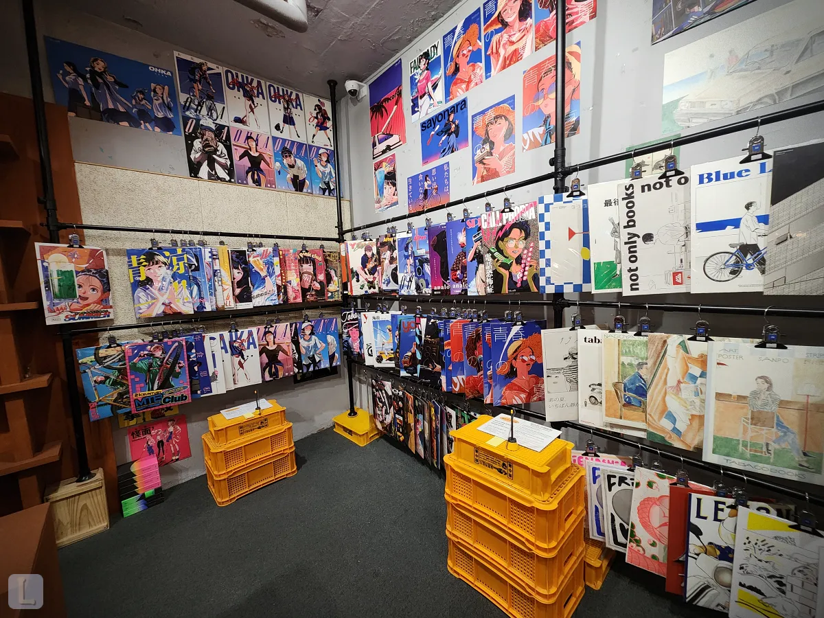 대구-동구-독립서점-심플책방-내부-애니메이션-포스터