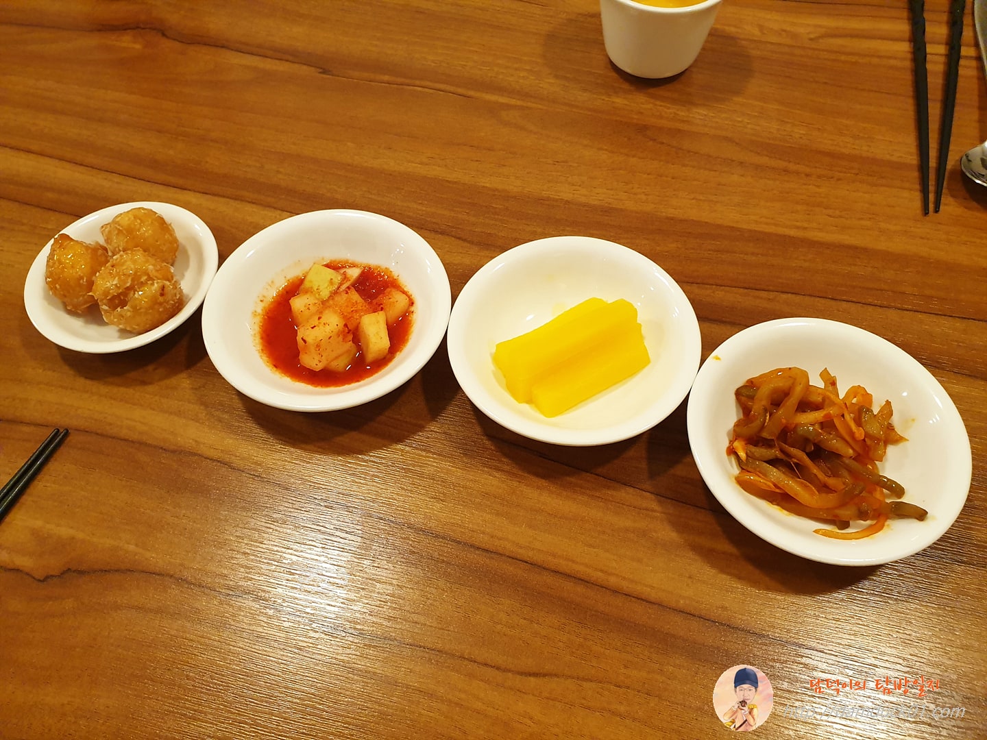 엔차이 기본 반찬