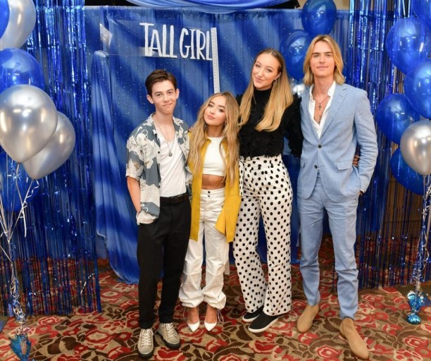 톨걸 배우들의 모습