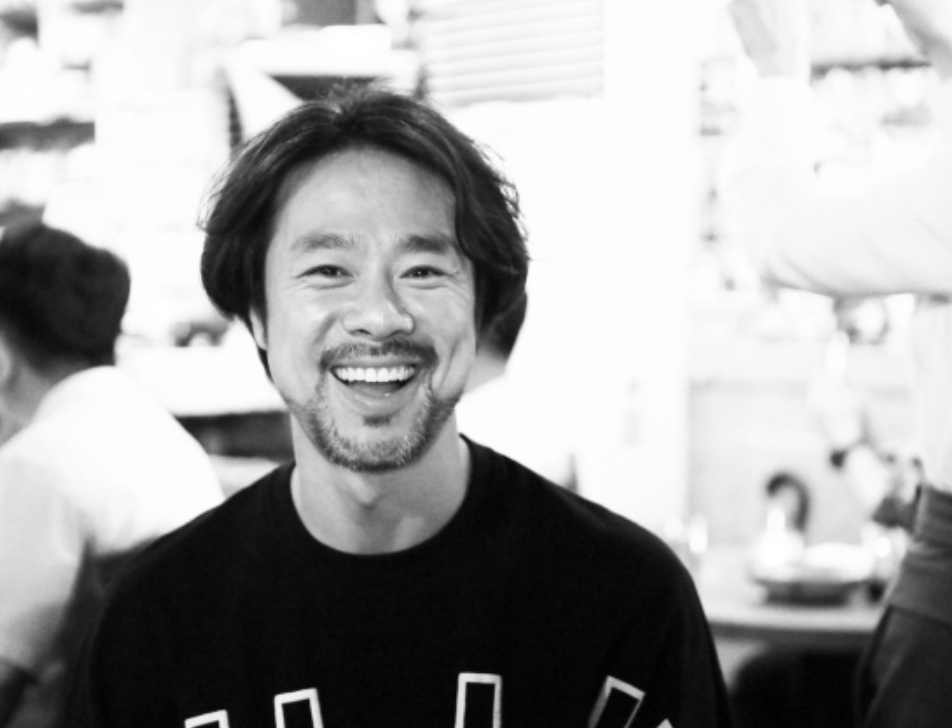 김홍표 미소
