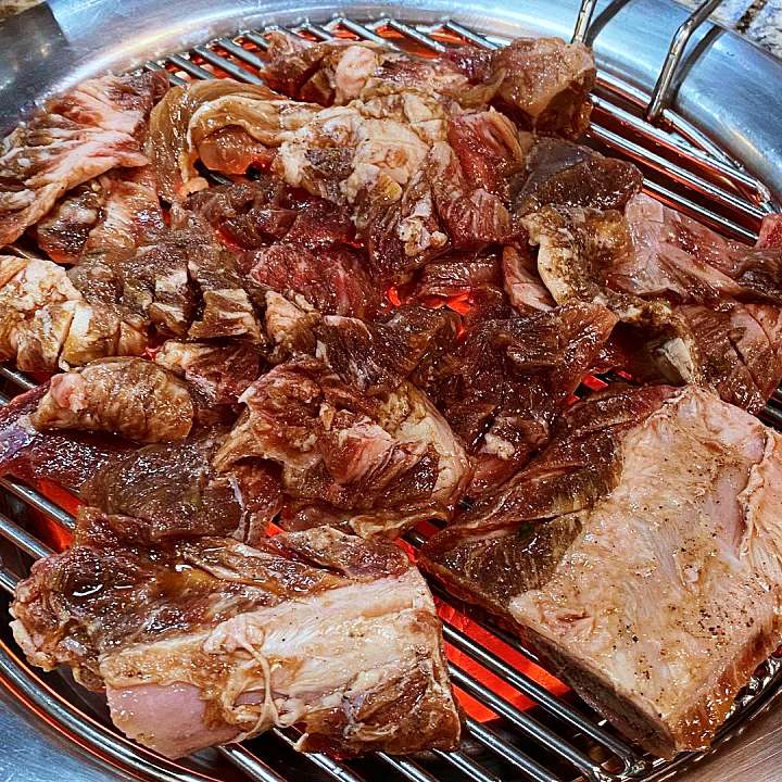 토요일은 밥이좋아 예산 덕산 스플라스 리솜 한우 양념 갈비 맛집 25년 전통 전문점 소갈비 연탄불 구이 예산10미 현지인 추천 토밥 좋아 방송정보