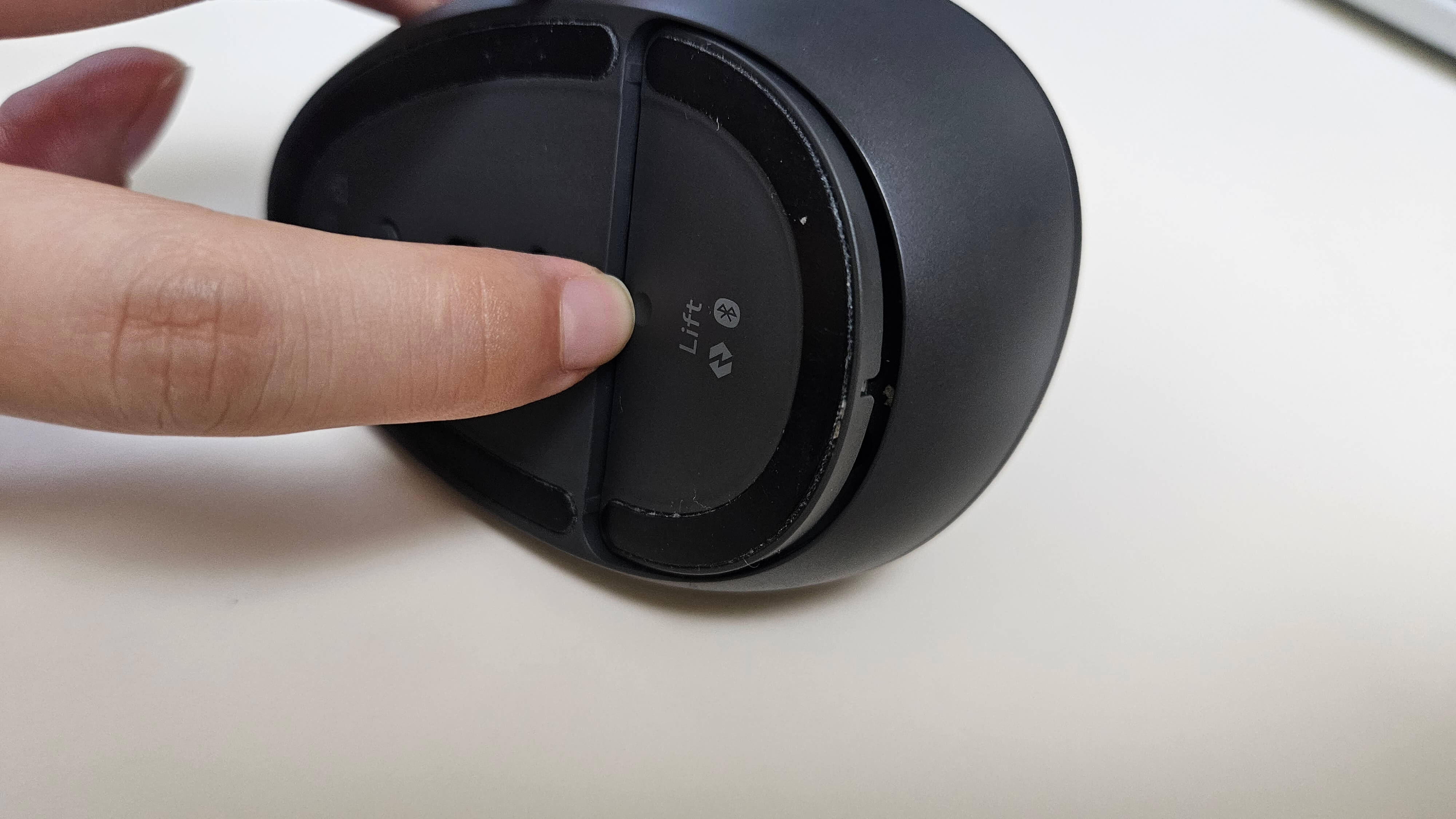 로지텍=버티컬-마우스-건전지-교체하는-법