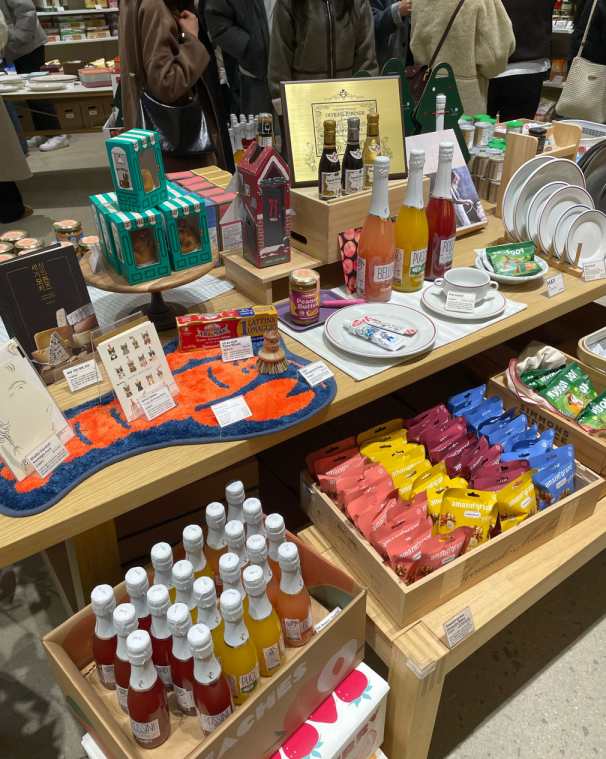  출처 : 시몬스 테라스 업체등록사진 