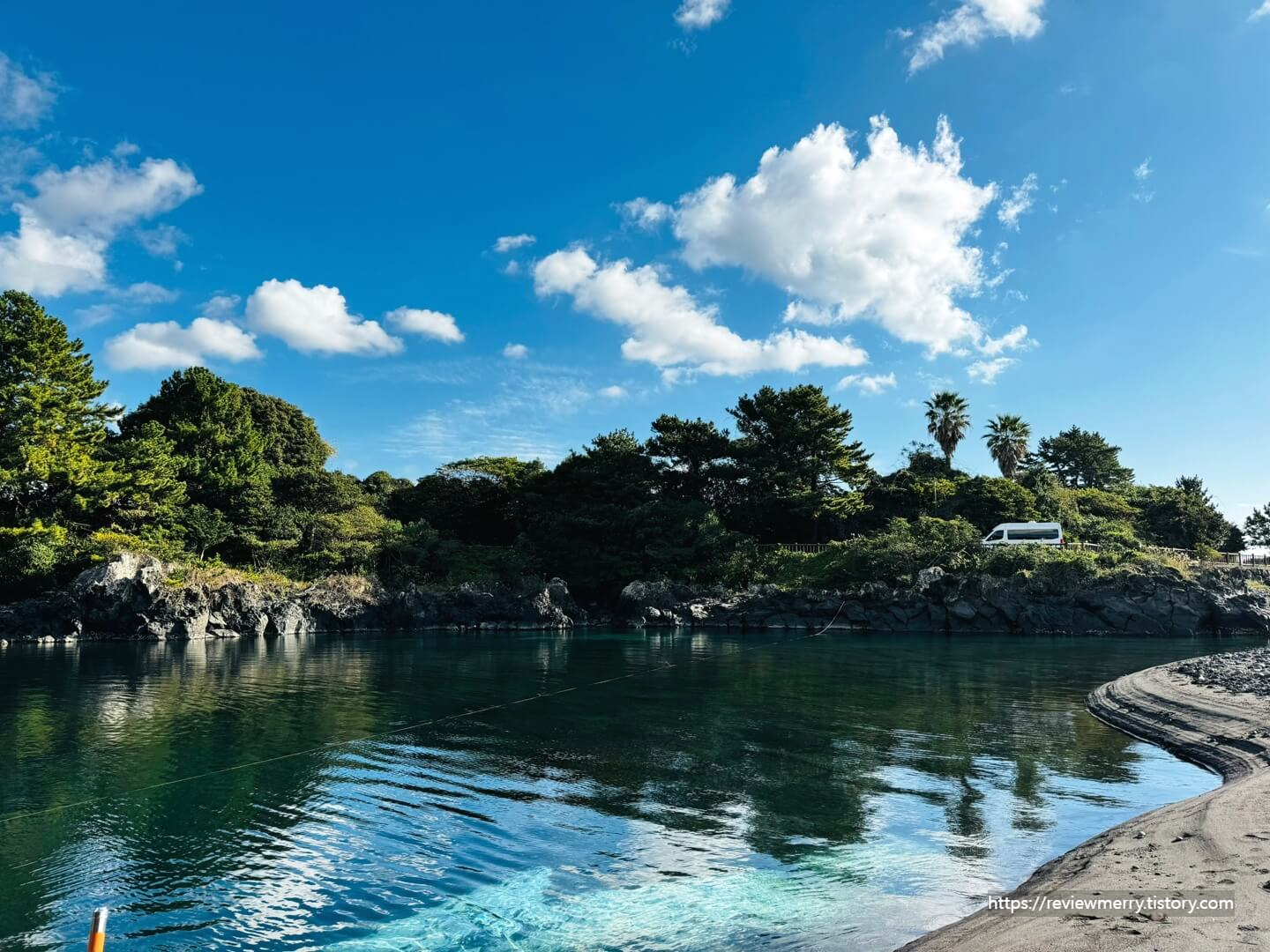 쇠소깍 바다와 만나는곳