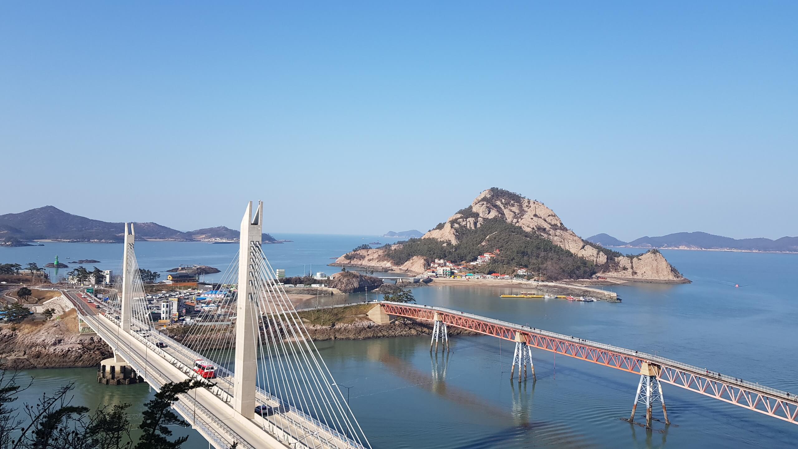 선유봉 등산로에서 바라본 장자도(대장봉)