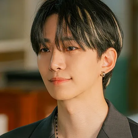 Kang Tae-poong (played by Lee Jun-ho, 이준호)