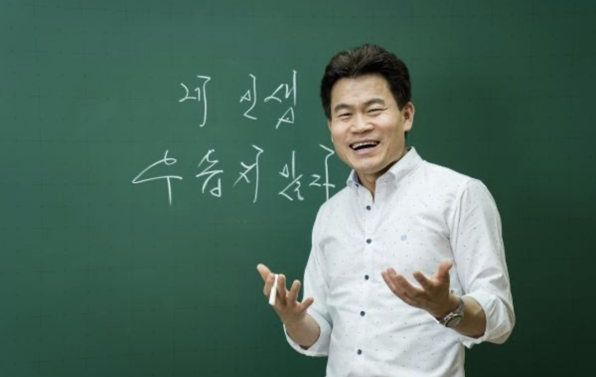 '한국사 일타 강사' 전한길, 공무원 강의 은퇴 선언... 윤석열 내란 옹호에 대한 비참한 결말 '한국사 일타 강사' 전한길, 공무원 강의 은퇴 선언... 윤석열 내란 옹호에 대한 비참한 결말
