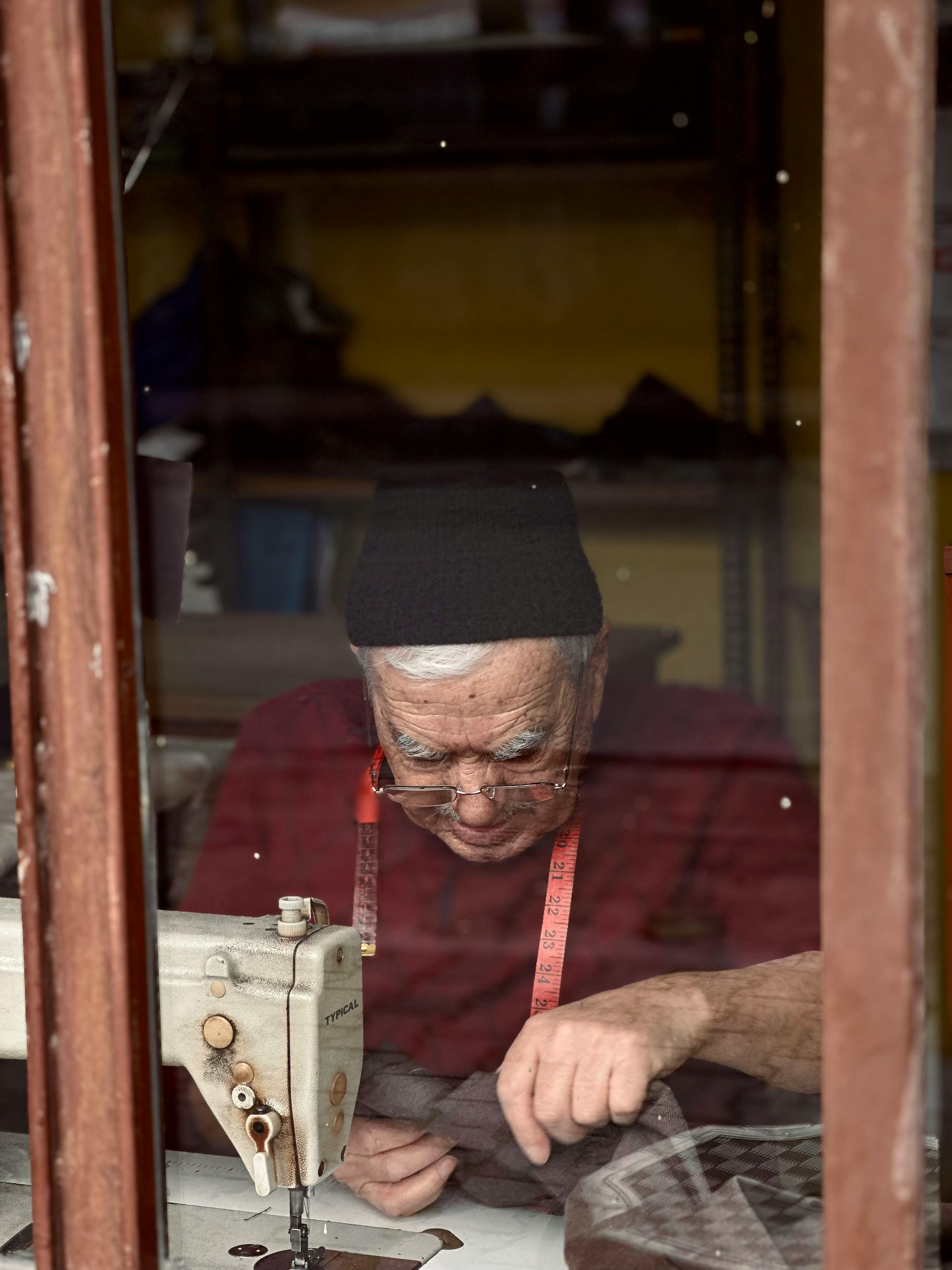 2025년 노인 일자리 정책 대폭 확대&#44; 초고령사회 대비한 종합계획 발표