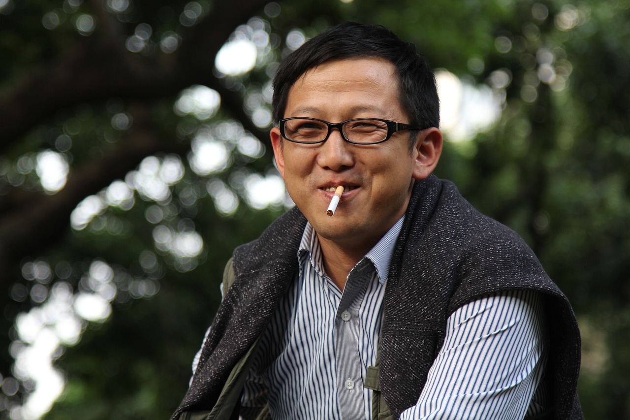 담배 피는 중년