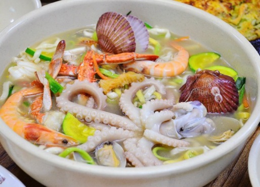 옛날보리밥 삼색칼국수 대표 메뉴