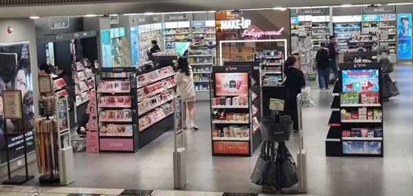 한국의 화장품 매장 사진