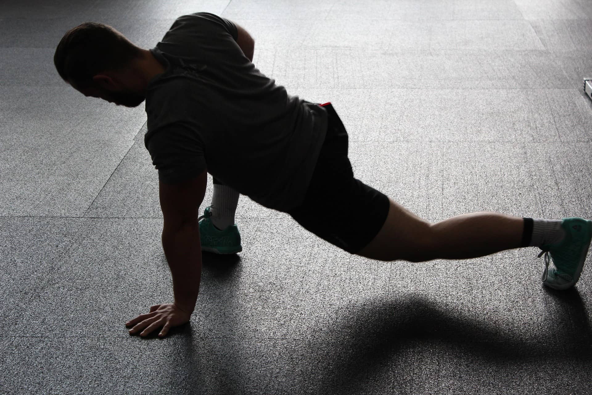 트레킹 초급자가 중급으로 올라가기 위해 반드시 갖춰야 하는 하체 근력 기준 ❘ 안전한 오르막&middot;내리막을 위한 실전 근력 지표