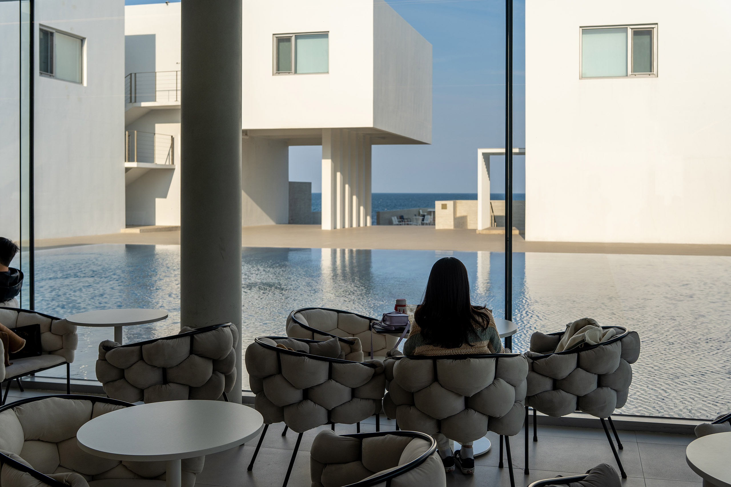 카페 케이프라운지 1층