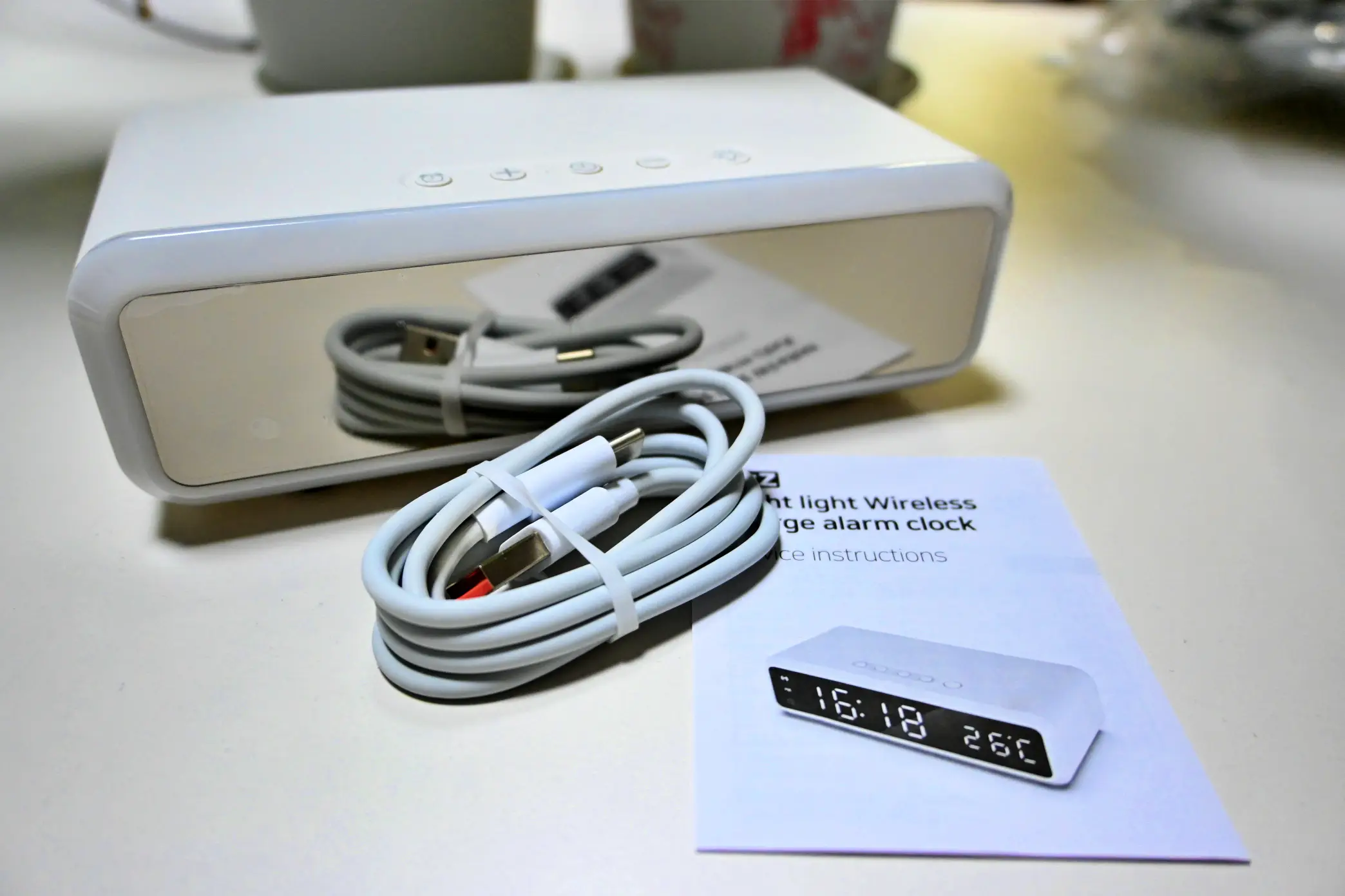 LED 무등과 알람시계 기능이 있는 고속무선충전기 사진3