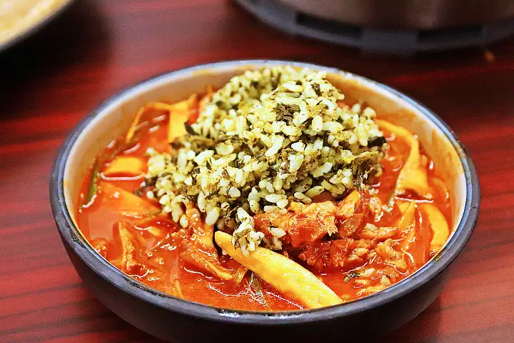 하루 200인분 완판! MZ 취향 저격 등갈비찜 요리 건대입구 맛집 추천 생방송투데이 소문의 맛집