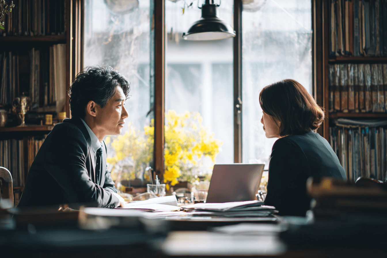 변호사와-상담하는-이미지