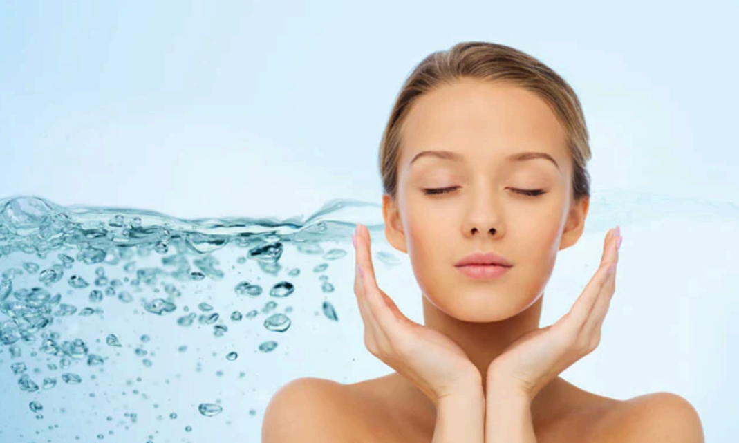 피부 속 열감, '속건조'의 신호? 수분 부족과 염증 반응의 관계