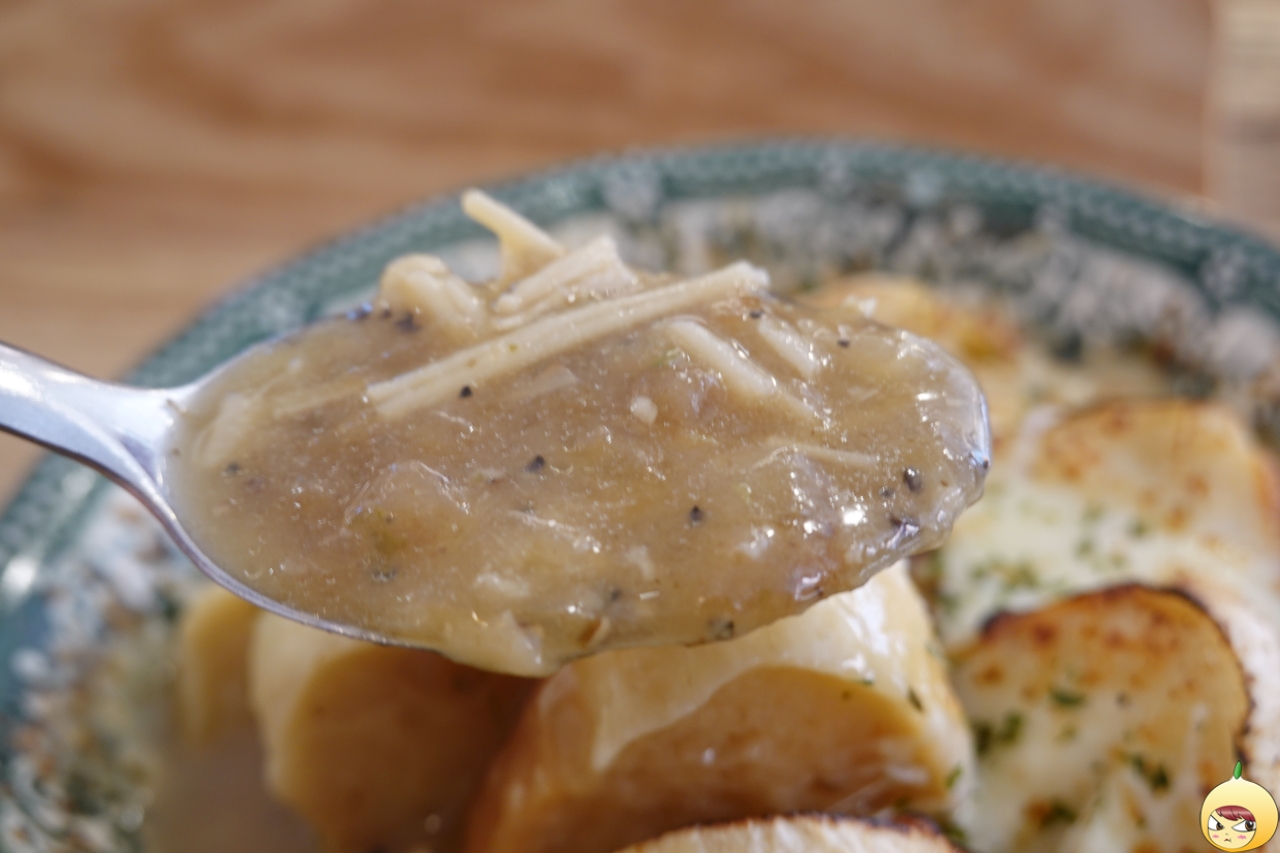 오랜 끓여야 이런 맛을 나는 어니언수프