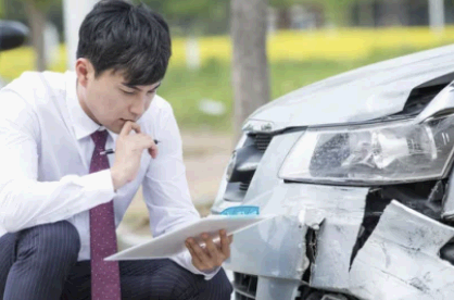 자동차 사고 모습