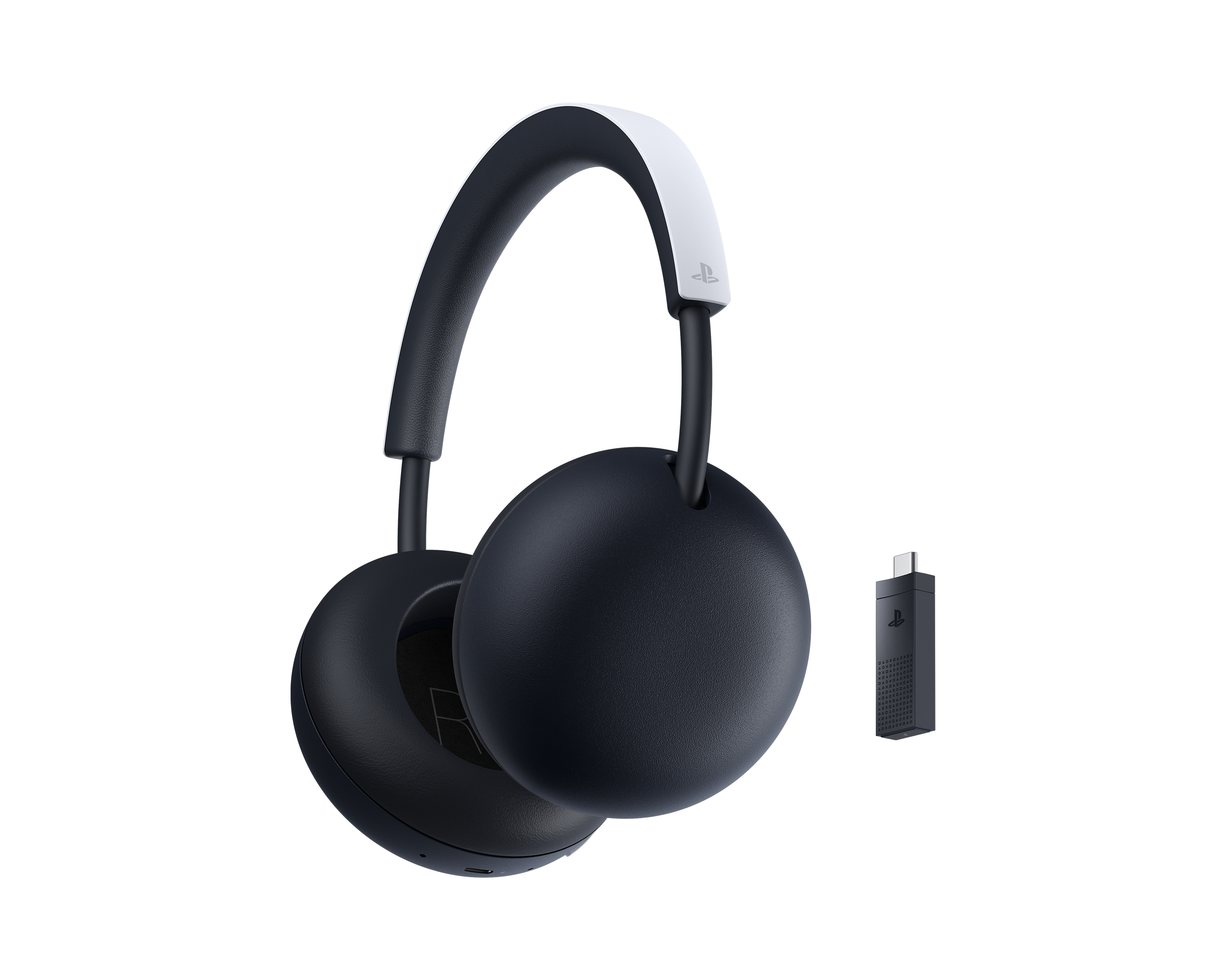화이트 PlayStation PULSE 무선 헤드셋과 USB Type-C 커넥터형 PlayStation Link 어댑터 공식 제품 사진