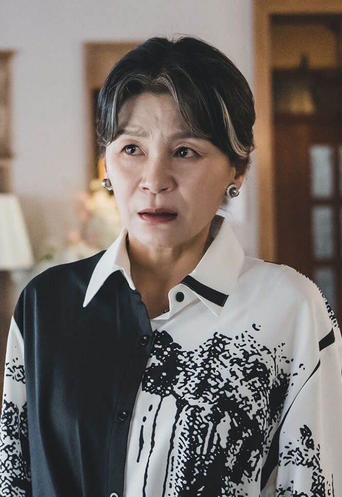 놀란 모습의 길해연