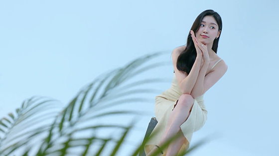 최서은 앉아있는 모습