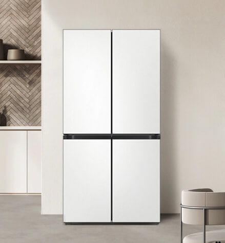 주방에 놓여있는 4도어 냉장고