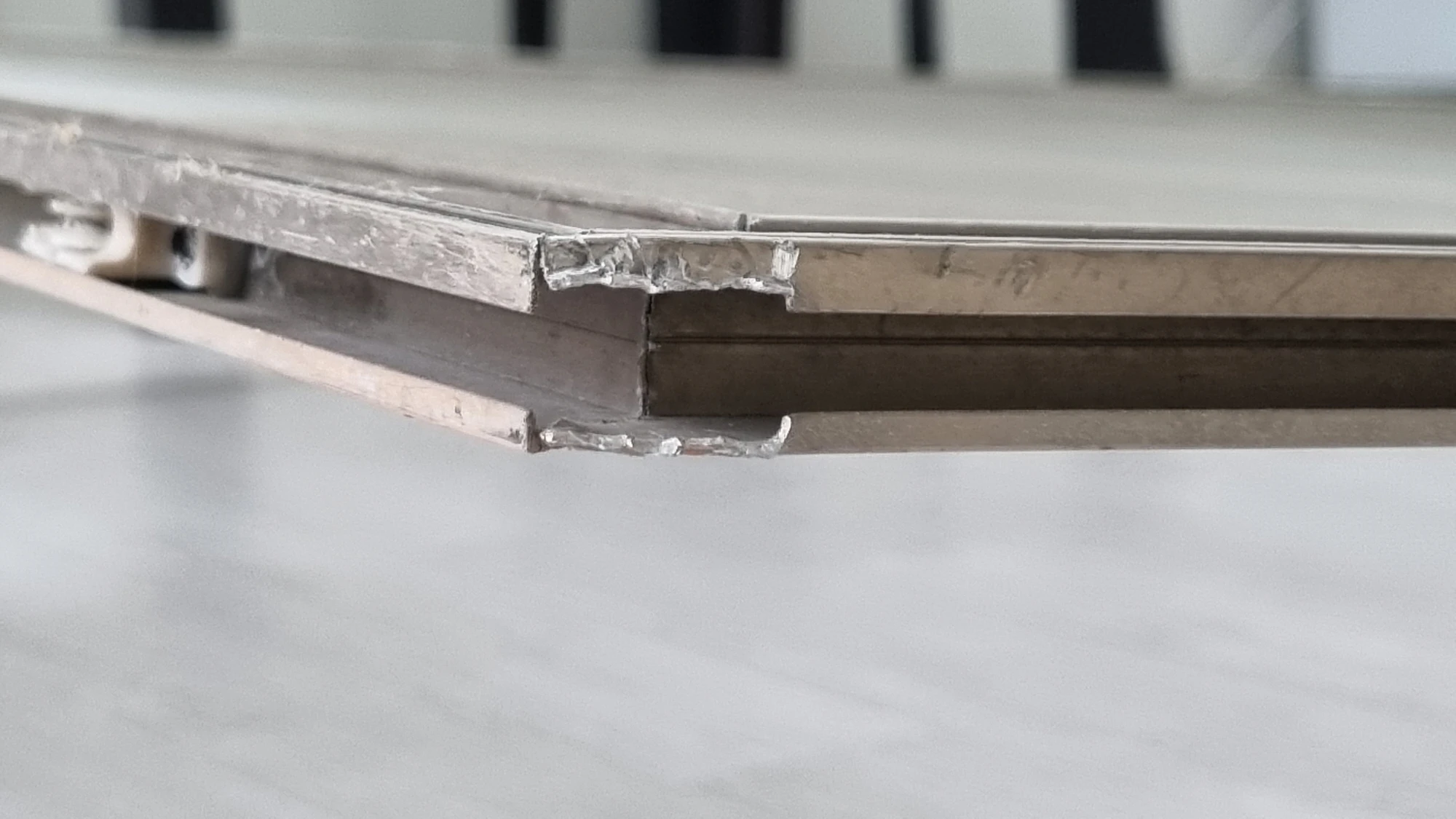 알루미늄 방충망 롤러 빼는 방법