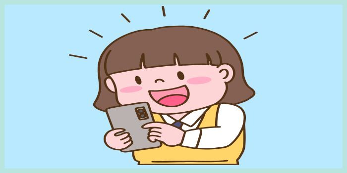 정부24 고용24 복지로 통합 개편 소식을 스마트폰으로 확인하며 기뻐하는 여학생 캐릭터