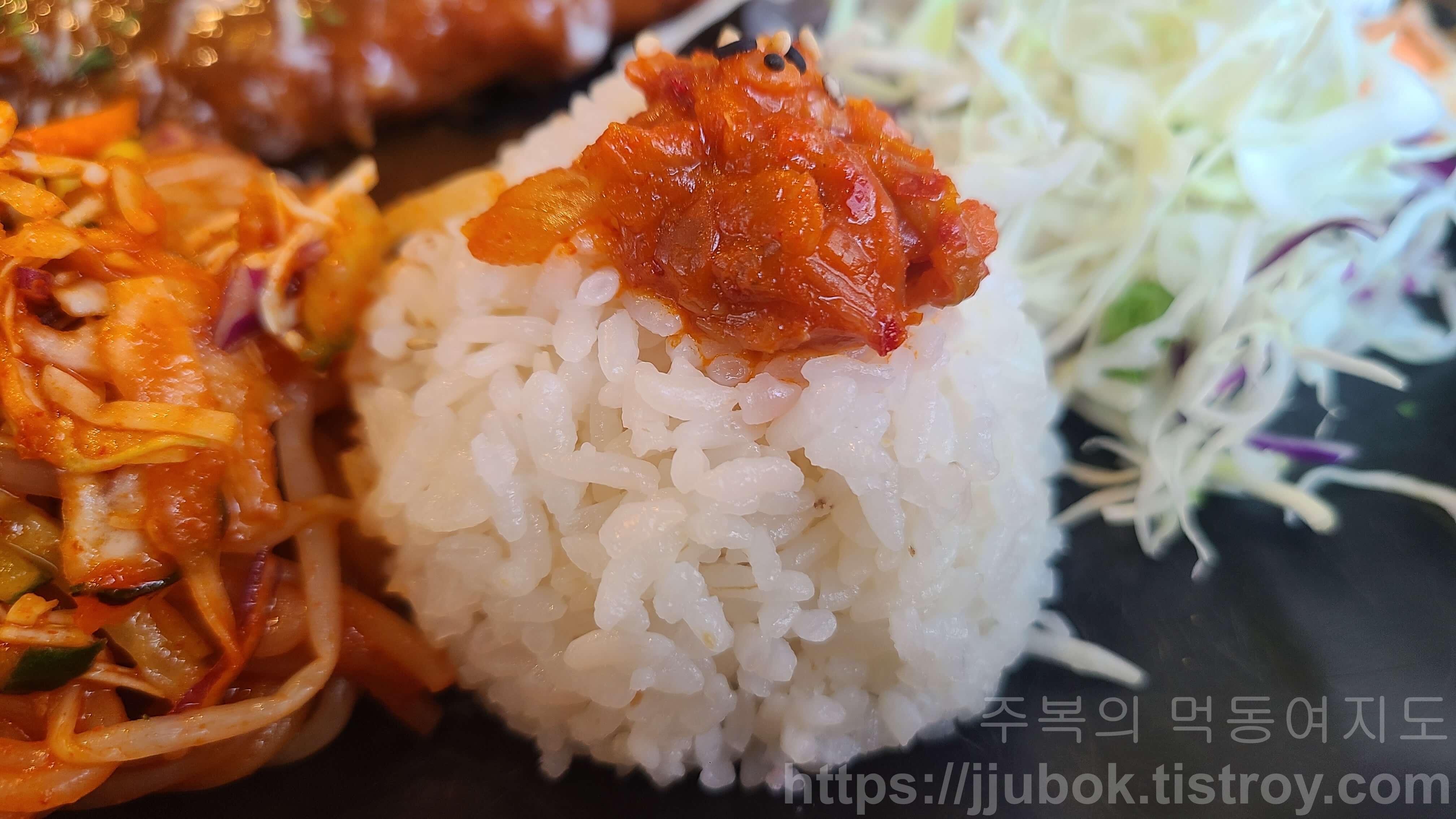 무공돈까스-공기밥-볶음김치