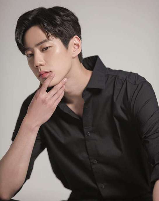 배우 이준영